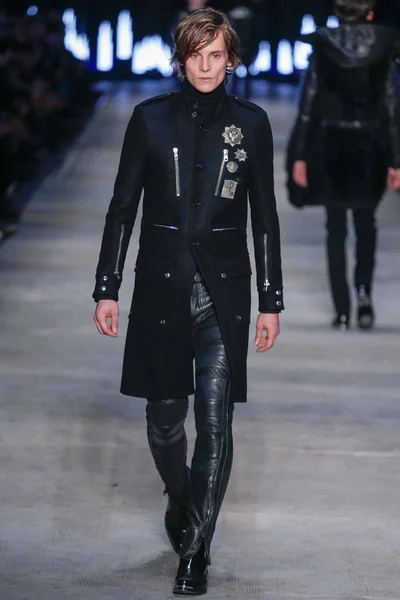 Look 24